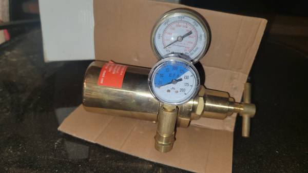 ProFax heated CO2 regulator 1