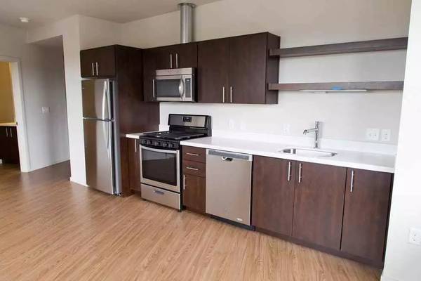 $1,699 / 1br - 726ft2 - Within a short distance to the campus, great location! (Portland)63831753380995124