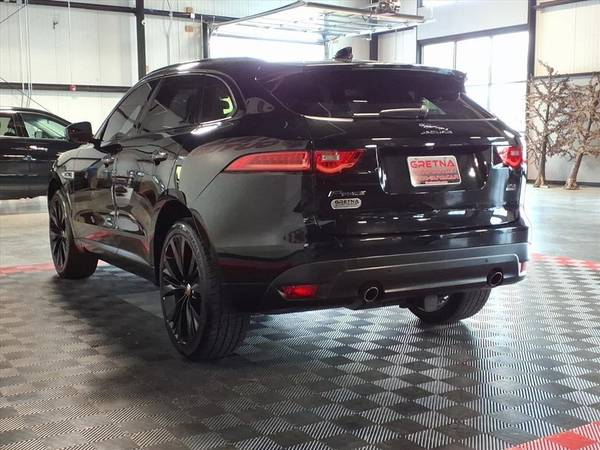 2018 Jaguar F-PACE R-Sport photo 2