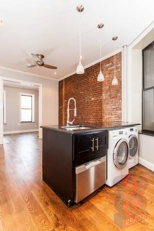 $4,295 / 1br - No Fee  spacious 1 bed  4295  soho Nolita Mott st call  929 724 - 0948 (SoHo)64033290958977120