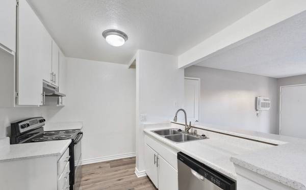 $2,678 / 2br - 919ft2 - Dishwasher, Fireplace, Playground63701166436995121