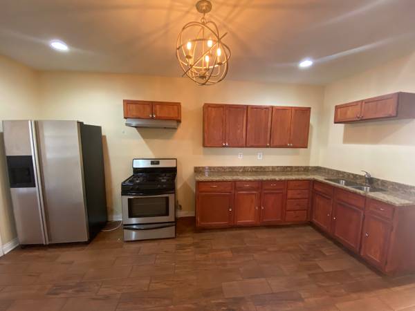 $2,400 / 4br - 1500ft2 - Pilsen 3Bed/2Bath +Den/Office Rom (Chicago)63960149244419124