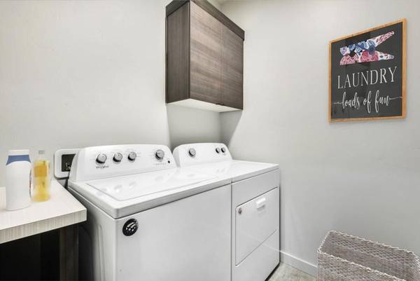 $2,650 / 3br - 1730ft2 - Townhomes w/ 2-Car Garage, Pet Friendly, Close to Shopping (Eagle)63794945808513122