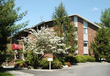 $2,109 / 2br - 920ft2 - FOXBORO Oak Kitch/cpt., H/HW. Cul-de-sac, Near 106/140/95/495/Shops* (Foxboro)63620245415171124