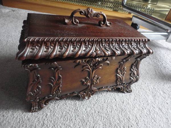 carved mahogany box 1