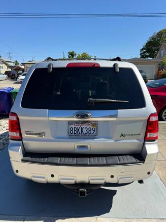 2010 Ford Escape HÍBRIDO 2WD / Título limpio / 261 mil millas / Funciona excelente - $3,500 (hercules, pinole, san pablo, el sob)63624257532801123