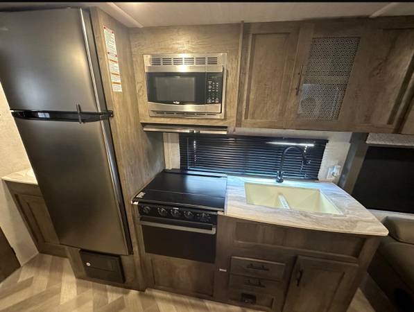 $900 / 1br - RVs64002012295811122