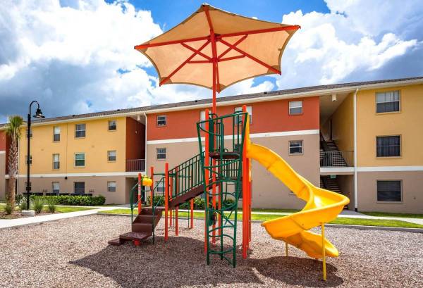 $1,463 / 3br - 1058ft2 - Comfortable 3 bed, 2 bath, prime location! (Port Richey)63991086611075122