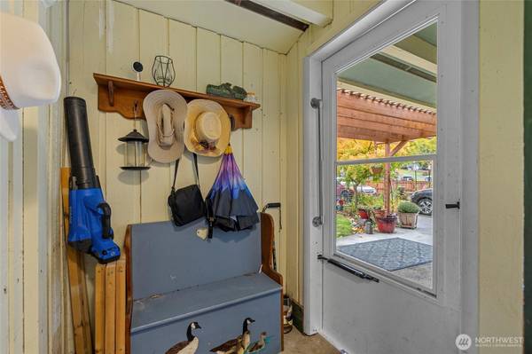 $568,000 / 3br - 1500ft2 - Beautifully Updated Home in Prime Bellingham Location (Bellingham)64305502706561122