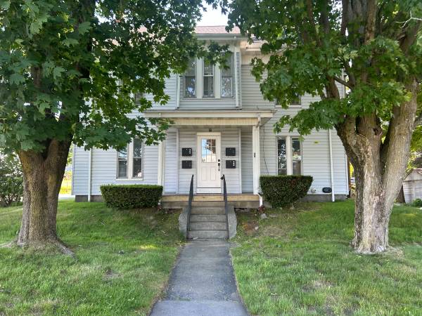 $2,200 / 1br - ¡Recién renovado 1 dormitorio más oficina! (Stoughton)63810135551873120