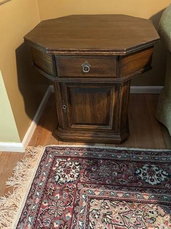 ETHAN ALLEN Royal Charter Oak 24" Octagonal Storage Accent End Table 1