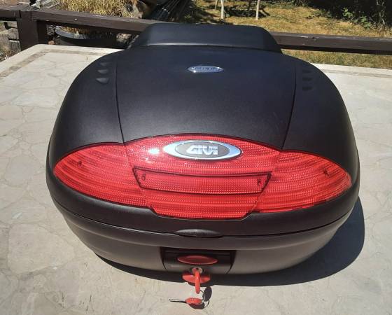 Givi E450N Monolock Top Case with optional passenger backrest - $150 (Anacortes)634360179010591218