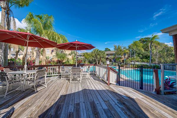 $1,504 / 1br - 600ft2 - Breakfast Bar, 1/BD, Tampa FL (Wonderful lake view)63976137413635123