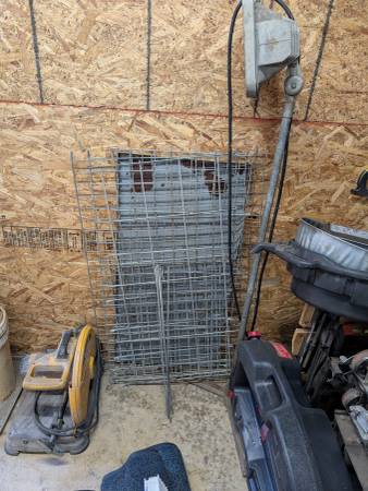 large dog cage. Metal style 1