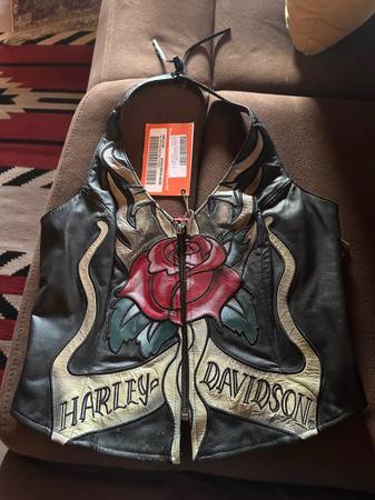 New Women’s Medium Harley Davidson Vest 1