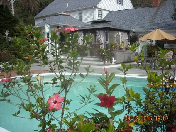 $2,495 / 2br - Beautiful Apartment on Estate....all Utilities Included!.....Furnished (Branford)64010165868290120