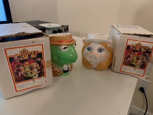 Muppets Miss Piggy and Kermit Coffee Cups IN BOX 1