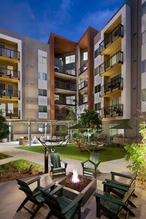$3,333 / 2br - 1079ft2 - Admite perros, cocina gourmet, áreas de salón y comedor (Mission Valley)63657343132803120