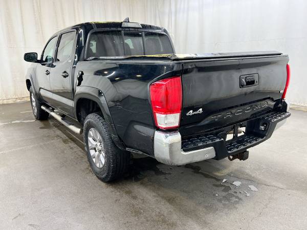 2016 Toyota Tacoma SR5 V6 4x4 Double Cab clean Carfax history report - $19,500 (Rowley)63470891327233123