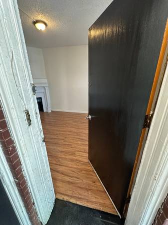$1,375 / 3br - REMODELED 3 SPACIOUS BEDROOMS 1 BATHROOM AVAILABLE! CARROLL PARK AREA! (CARROLL PARK)64046036339074120