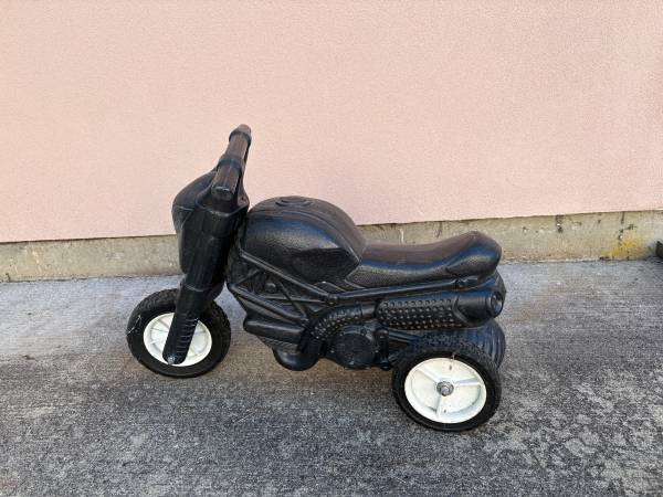 A plastic motorcycle 1