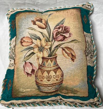 Vintage Floral Tapestry Throw Pillow with Trim 1