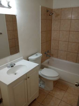 $925 / 2br - 875ft2 - 401-17 N D St (Eloy)63623922709251121