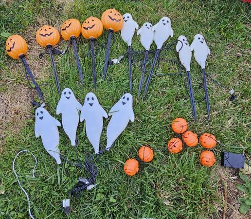 Halloween Blow Mold Lawn Ornaments Decorations Light up Pumpkins 1