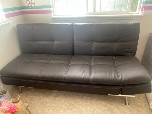 Convertable sofa/bed 1