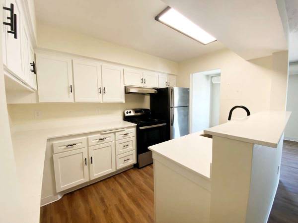 $1,450 / 1br - 790ft2 - BBQ & Picnic Areas, Central Heating, Fitness Center (240 Central Ave N, Wayzata, MN)64003956957955120