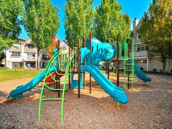 $3,619 / 2br - 1393ft2 - Sala de residentes, ventanas extragrandes, cocina al aire libre y área de parrilla (Redmond)63852483189891122