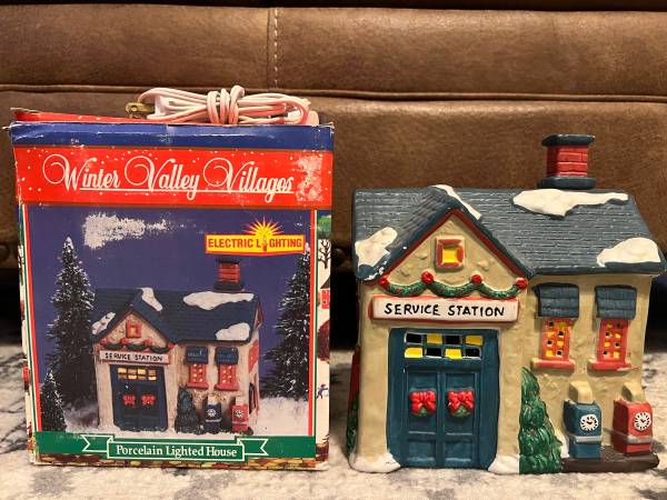 Vintage Christmas Porcelain Lighted House 1