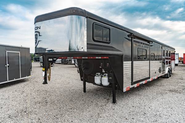 2025 Bison Coach RG8316S 3 Horse Slant 16ft Living Quarters 1