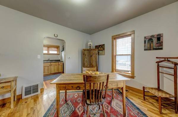 $870 / 1br - 882ft2 - Located in downtown Sheridan (Sheridan)64018614490626123