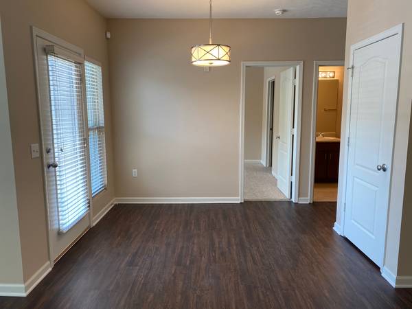 $1,250 / 1br - 822ft2 - Pet Friendly Community With Dog Park! FREE OCTOBER RENT!64020844183939123