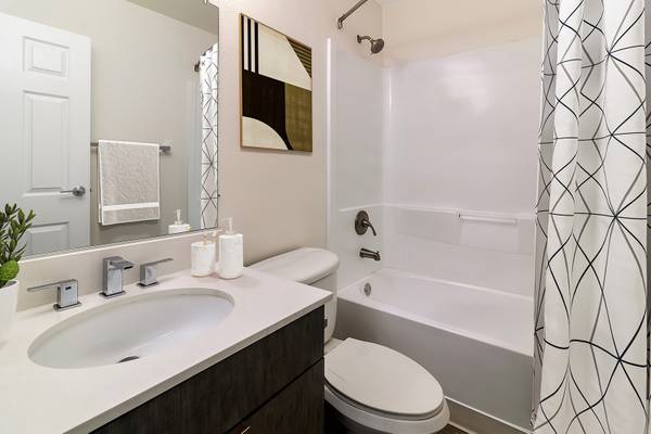 $2,165 / 1br - 650ft2 - Recorra Hoy, Descubra Ahorros Secretos (oakland lake merritt / grand)63861103796097121