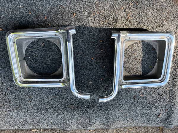 73-79 GMC headlight bezels 1