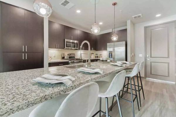 $2,156 / 2br - 1069ft2 - Unlock a New Chapter: Ideal Spaces Await! (Phoenix)64024996215042124