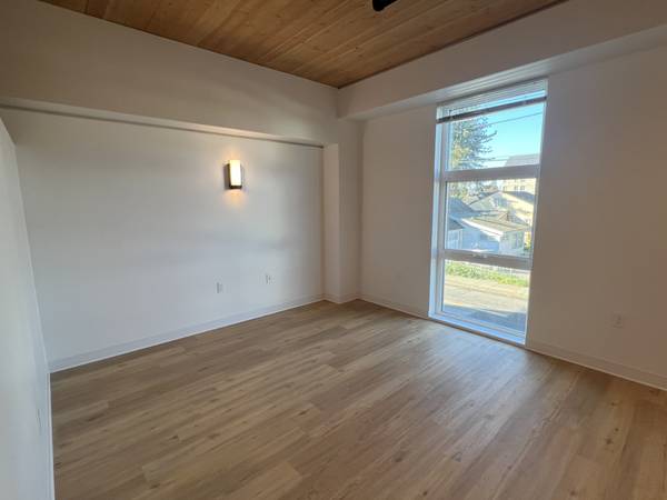$1,210 / 331ft2 - Stove, Heat (Electric), Adjustable Radiant Flooring (540 NE 99th Ave, Portland, OR)64039223412865122