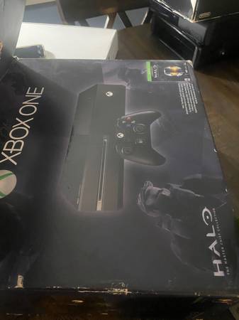 New in box Xbox one Halo edition 1