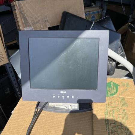 DELL 15" Monitor 1