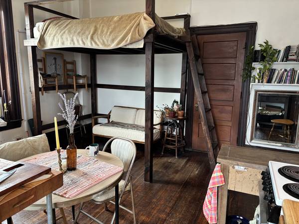 $1,175 / 1br - Beautiful lofted studio in the ONE (Burlington)63784706736769121