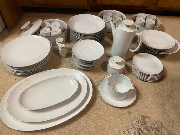 78 piece Thomas (Germany) Elegant pure-silver-rimmed set of fine china full serv 1