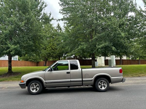 Camioneta pickup Chevy S-10 del 2001 - $4,900 (Puyallup WA)63614007697281121
