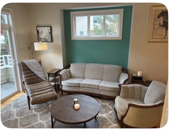 Alki/1 block from the beach! 1