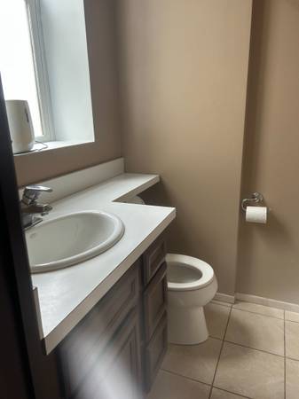 $1,900 / 2br - 1100ft2 - 2 bed rooms, 2 full baths, W/D in unit, 2 floors unit (Bridgeport)63918292821634124