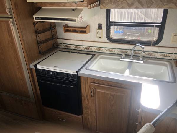 $605 / 1br - 240ft2 - 1996 29' Terry fifth wheel en Park. $7900 ,$1000 de enganche, $220/mes (Pomeroy)63697245425795123
