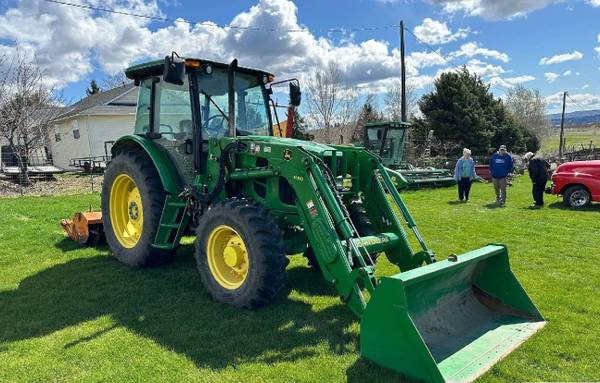 2012 John Deere 6140D + Loader 1