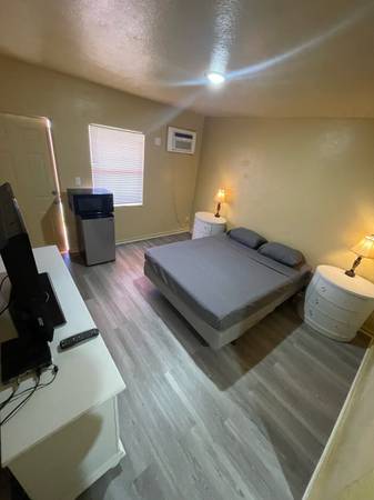 $350 / 1br - Private Fully Furnished Efficency (St.Petersburg)63980538736386121