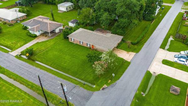 $239,000 / 3br - ¡Una casa que debe ver, que combina comodidad, espacio y carácter! (Lafayette)63857516877313121
